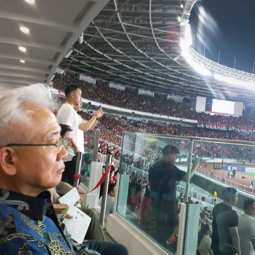 Dubes Lee menyaksikan pertandingan Indonesia-Vietnam. Dok: Kedubes Korea/Instagram