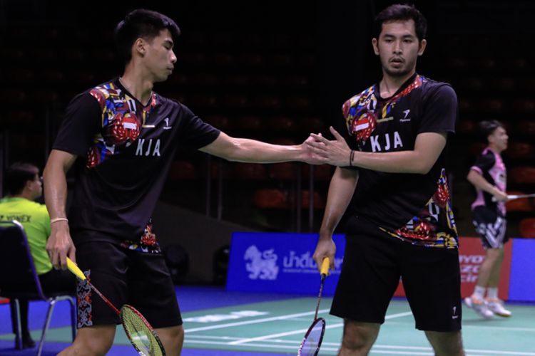 Pasangan ganda putra Sabar Karyaman Gutama/Moh Reza Pahlevi Isfahani lolos ke babak utama Thailand Open 2023. Mereka akan melawan rekan sendiri saat di Pelatnas, Leo Rolly Carnando/Daniel Marthin.